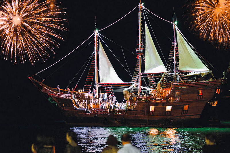 Tạp chí Du lịch Wanderlust Tips Trải nghiệm hành trình tàu cướp biển tại Puerto Vallarta, Mexico