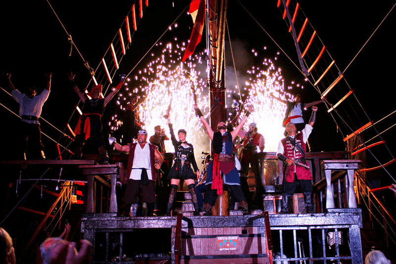 Tạp chí Du lịch Wanderlust Tips Trải nghiệm hành trình tàu cướp biển tại Puerto Vallarta, Mexico