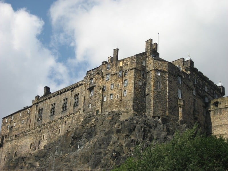 Tạp chí Du lịch Wanderlust Tips | Bí ẩn lâu đài ma ám Edinburgh ở vương quốc Anh 