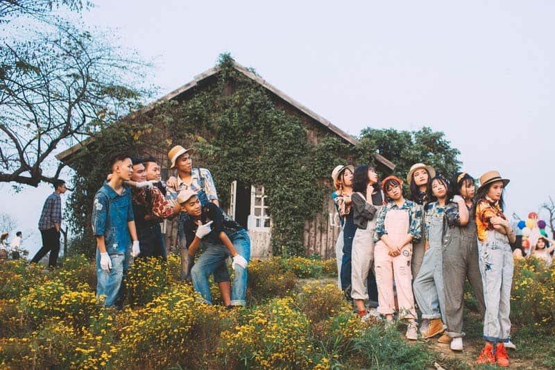 Tạp chí Du lịch Wanderlust Tips | Ghi dấu kỷ niệm thời áo trắng nơi thảo nguyên hoa mộng mơ