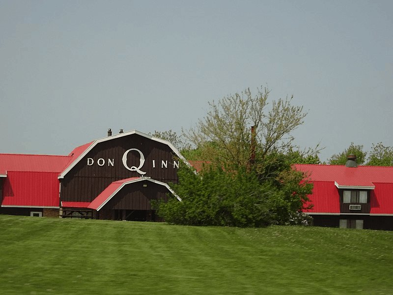 Lạc vào thế giới muôn màu ở khách sạn Don Q Inn, Mỹ 5 Tạp chí Du lịch Wanderlust Tips Lạc vào thế giới muôn màu với khách sạn Don Q Inn, Mỹ