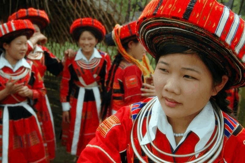 Tạp chí Du lịch Wanderlust Tips Người Pà Thẻn và tục thờ bát nước lã