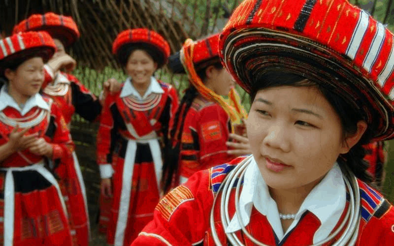 Người Pà Thẻn và tục thờ bát nước lã Người Pà Thẻn và tục thờ bát nước lã