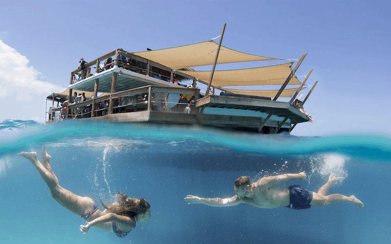Tạp chí Du lịch Wanderlust Tips Sắc màu nhiệt đới tại quán bar nổi Cloud 9, đảo Fiji