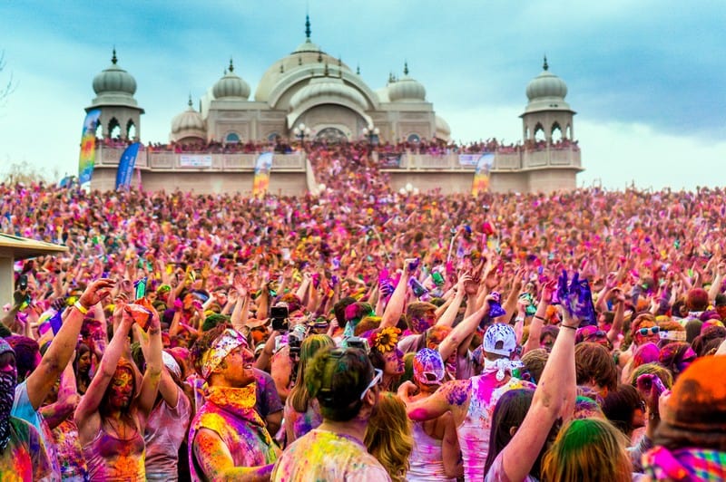 Tạp chí Du lịch Wanderlust Tips Đại chiến sắc màu trong lễ hội Holi của Ấn Độ