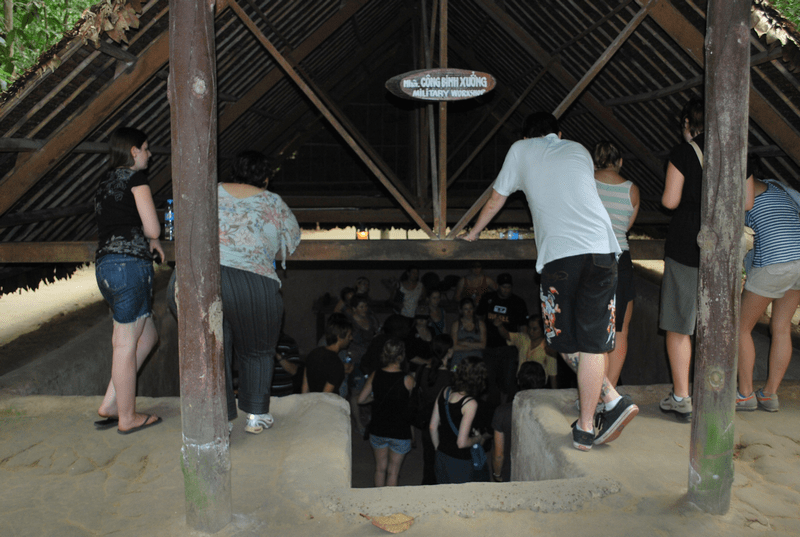 Tạp chí Du lịch Wanderlust Tips Đến địa đạo Củ Chi trải nghiệm cuộc sống vùng đất thép