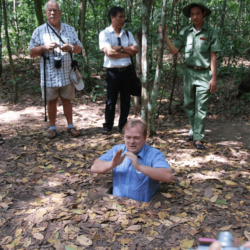 Wanderlust Tips den dia dao cu chi trai nghiem cuoc song vung dat thep bia