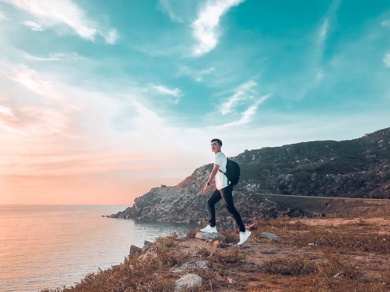 Tạp chí Du lịch Wanderlust Tips | Hành trình phiêu du ở xứ sở Chùa Vàng của anh chàng điển trai