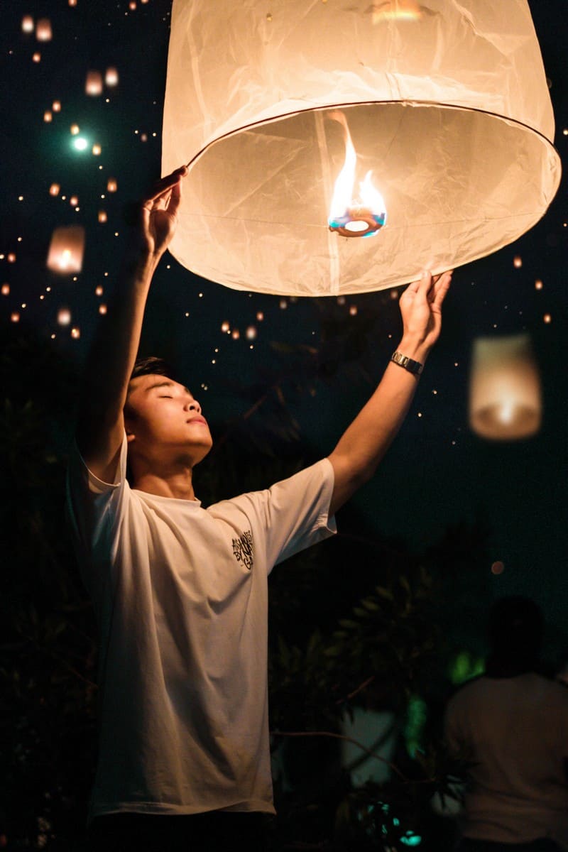 Tạp chí Du lịch Wanderlust Tips | Hành trình phiêu du ở xứ sở Chùa Vàng của anh chàng điển trai