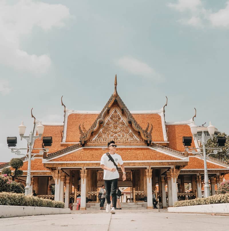 Tạp chí Du lịch Wanderlust Tips | Hành trình phiêu du ở xứ sở Chùa Vàng của anh chàng điển trai