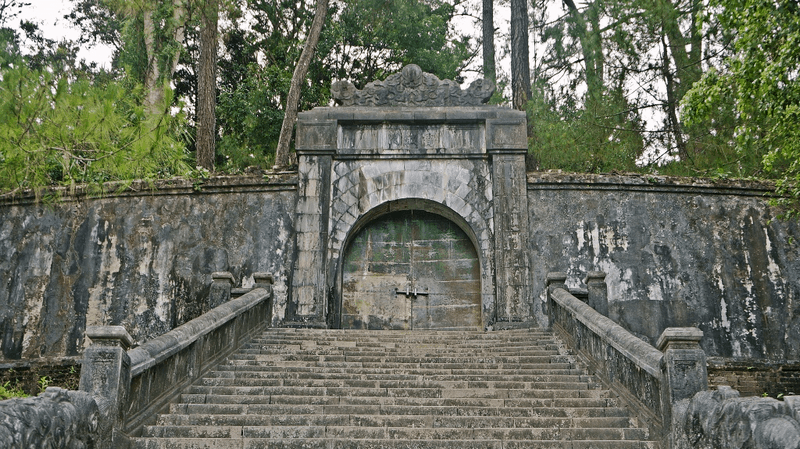 Lăng Minh Mạng: Nơi hội tụ của nghệ thuật lịch sử và triết lý nhân sinh 11 Tạp chí Du lịch Wanderlust Tips Lăng Minh Mạng: Nơi hội tụ của nghệ thuật lịch sử và triết lý nhân sinh