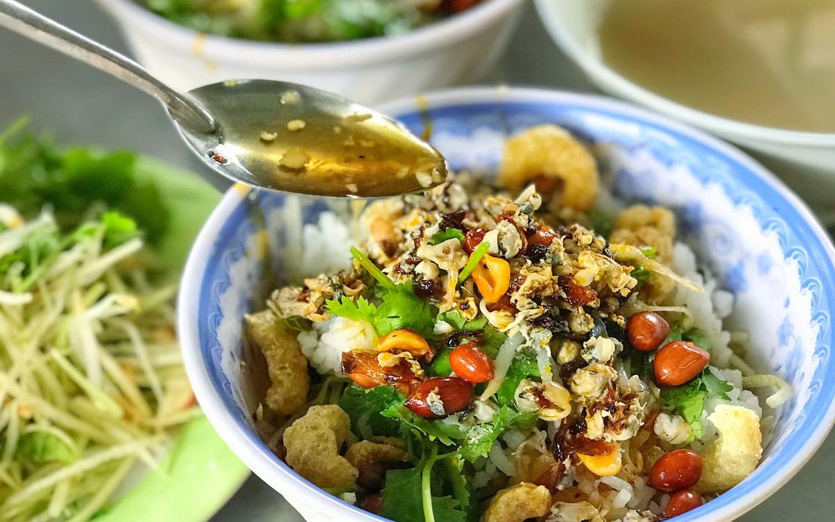 ai-ra-xu-so-mong-mo-thi-ghe-ngay-5-quan-com-hen-ngon-o-hue-khong-the-bo-qua