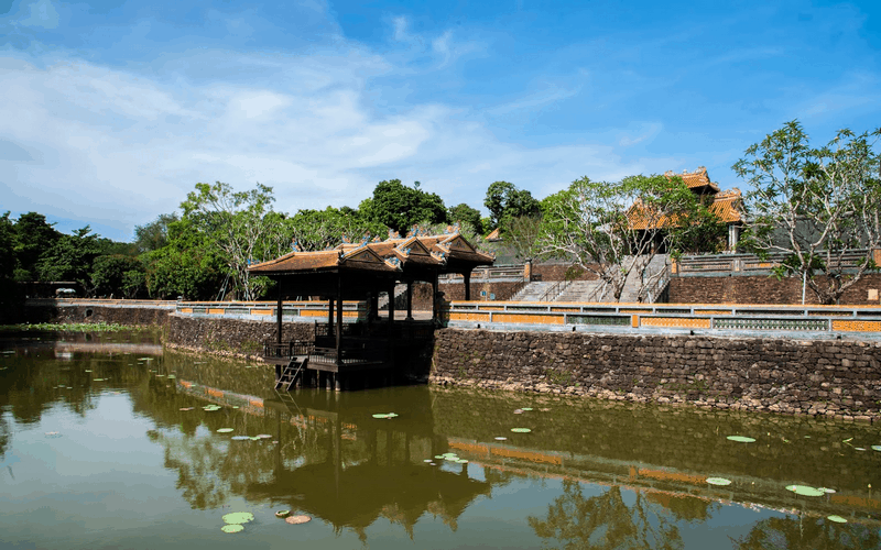 Thả hồn trong không gian sơn thủy hữu tình của Lăng Tự Đức