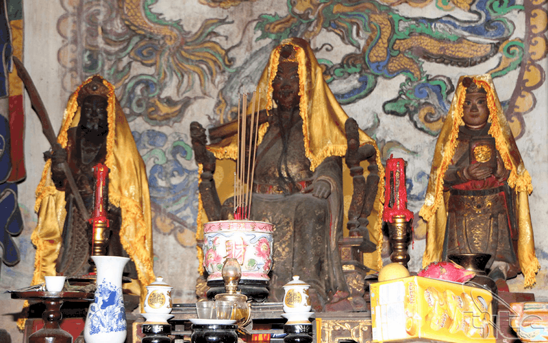 Tạp chí Du lịch Wanderlust Tips Linh thiêng điện Hòn Chén xứ Huế