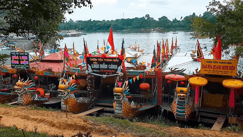 Tạp chí Du lịch Wanderlust Tips Linh thiêng điện Hòn Chén xứ Huế