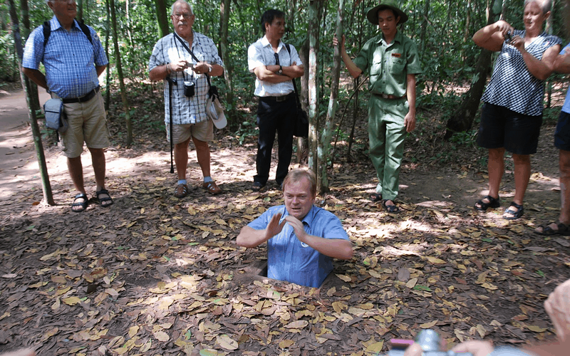 Wanderlust Tips den dia dao cu chi trai nghiem cuoc song vung dat thep bia