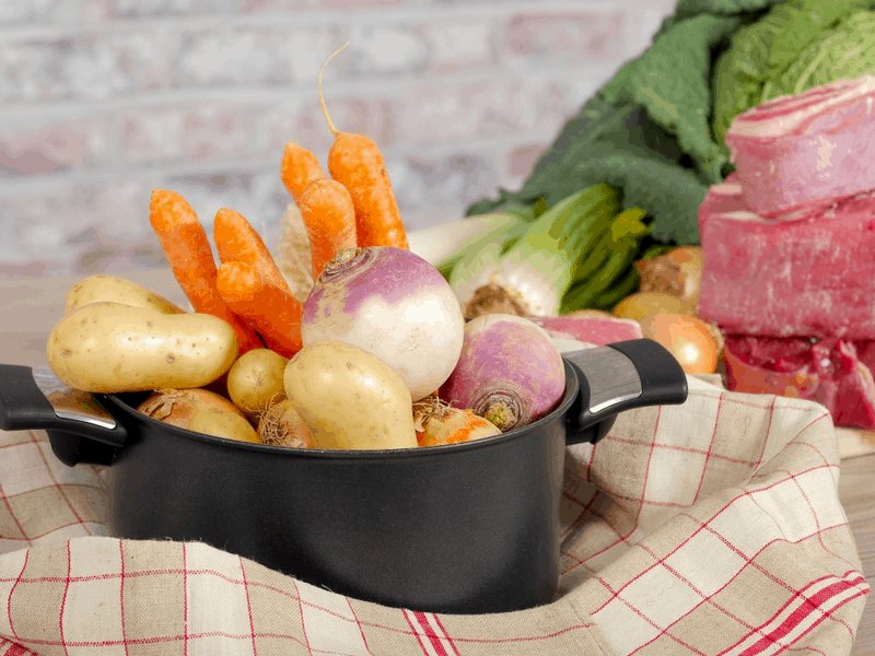 Tạp chí Du lịch Wanderlust Tips Đến Paris thưởng thức món bò hầm truyền thống của nước Pháp