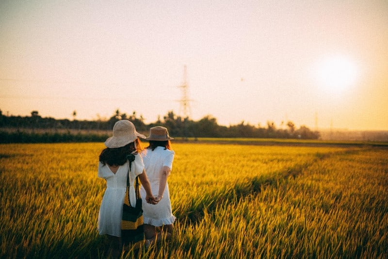 Tạp chí Du lịch Wanderlust Tips | Cô gái xinh đẹp và quan điểm du lịch tìm về nơi "chôn rau cắt rốn"