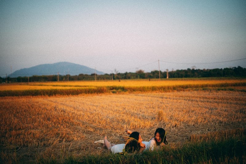 Tạp chí Du lịch Wanderlust Tips | Cô gái xinh đẹp và quan điểm du lịch tìm về nơi "chôn rau cắt rốn"