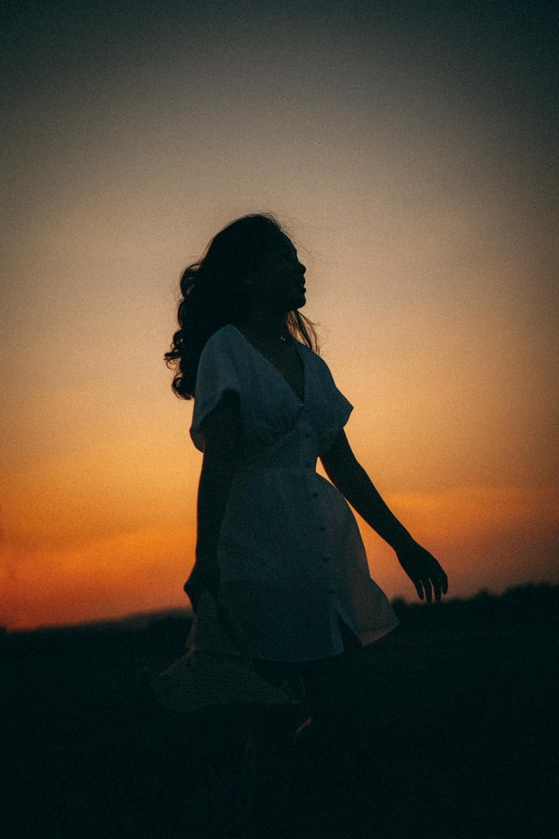 Tạp chí Du lịch Wanderlust Tips | Cô gái xinh đẹp và quan điểm du lịch tìm về nơi "chôn rau cắt rốn"