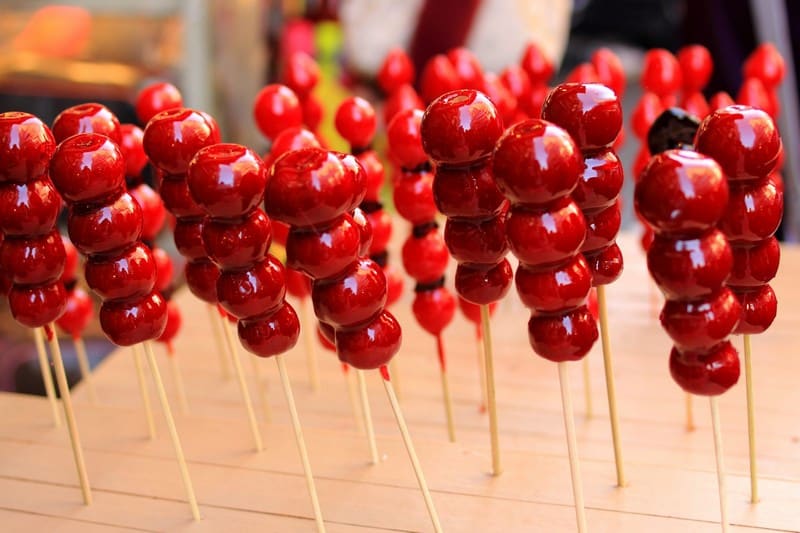 Tạp chí Du lịch Wanderlust Tips | Bingtanghulu: Món kẹo hồ lô nổi danh Trung Quốc