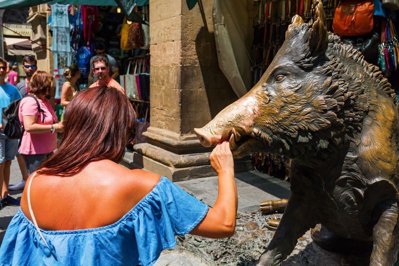 Tạp chí Du lịch Wanderlust Tips Chạm tay vào may mắn ở những địa điểm nổi tiếng trên thế giới