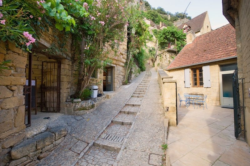 Dạo quanh những ngôi làng xinh đẹp của nước Pháp 9 Tạp chí Du lịch Wanderlust Tips Dạo quanh những ngôi làng xinh đẹp của nước Pháp