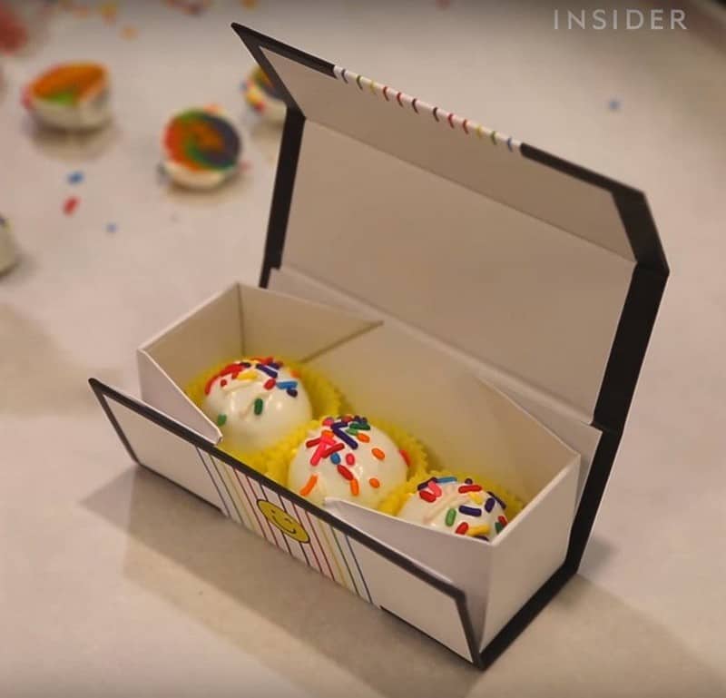 Tạp chí Du lịch Wanderlust Tips | Độc đáo món bánh viên cầu vồng ở Mỹ khiến du khách thích mê