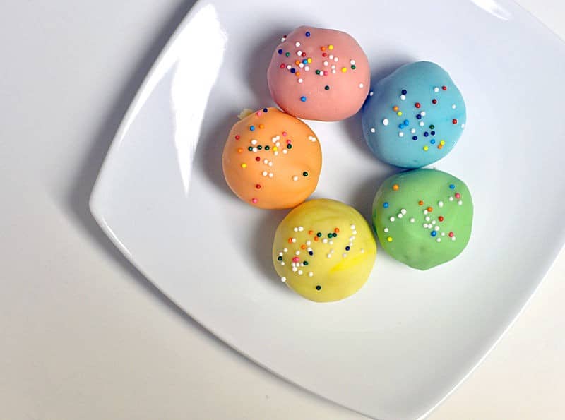 Tạp chí Du lịch Wanderlust Tips | Độc đáo món bánh viên cầu vồng ở Mỹ khiến du khách thích mê