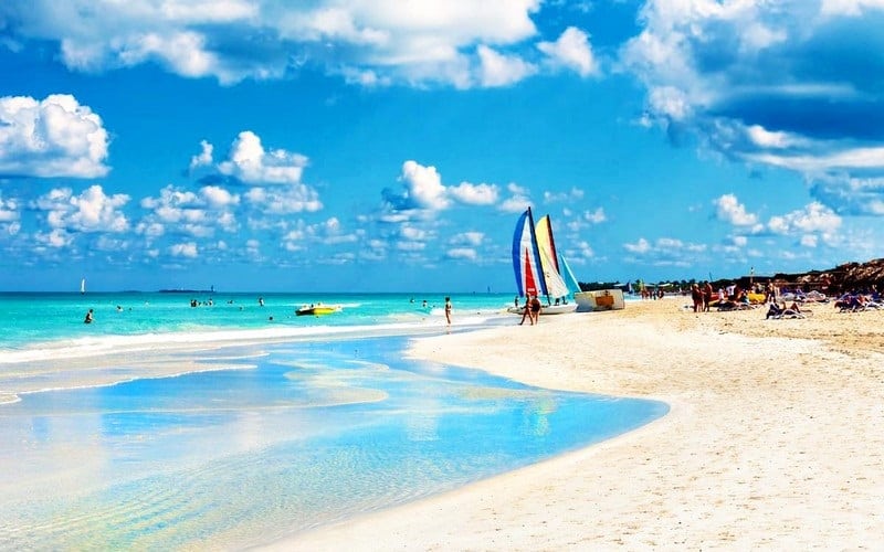 Tạp chí Du lịch Wanderlust Tips Gợi ý những bãi biển đẹp cho năm 2019 thêm rực rỡ