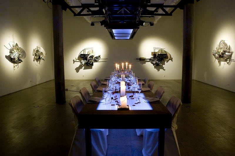 Tạp chí Du lịch Wanderlust Tips Hòa mình vào những quán bar Après-Ski sôi động ở dãy Apls