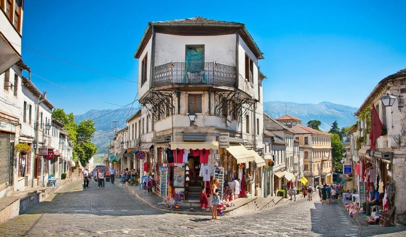 Kinh nghiệm du lịch Albania: Đất nước xinh đẹp vùng Balkan 13 Tạp chí Du lịch Wanderlust Tips Kinh nghiệm du lịch Albania: Đất nước xinh đẹp vùng Balkan