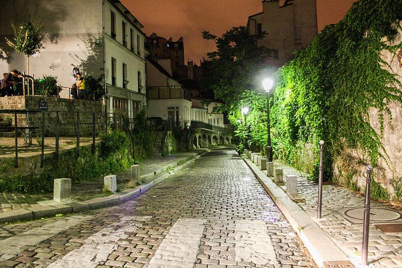 Tạp chí Du lịch Wanderlust Tips Lạc bước qua những con phố quyến rũ ở Paris