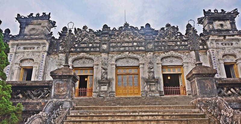 Lăng Khải Định và sự giao thoa văn hóa Đông - Tây 8 Tạp chí Du lịch Wanderlust Tips Lăng Khải Định và sự giao thoa văn hóa Đông - Tây