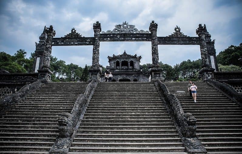 Tạp chí Du lịch Wanderlust Tips Lăng Khải Định và sự giao thoa văn hóa Đông - Tây