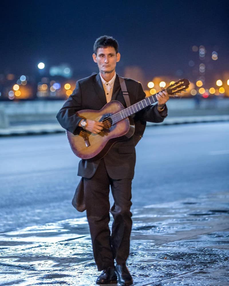 Ngắm hoàng hôn đẹp tan chảy ở bờ biển Malecon, Cuba 8 Tạp chí Du lịch Wanderlust Tips | Ngắm hoàng hôn đẹp tan chảy ở bờ biển Malecon, Cuba