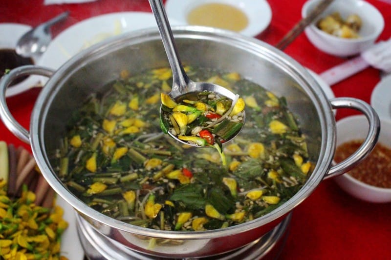 Tạp chí Du lịch Wanderlust Tips Ngon miệng với các món ăn làm từ hoa