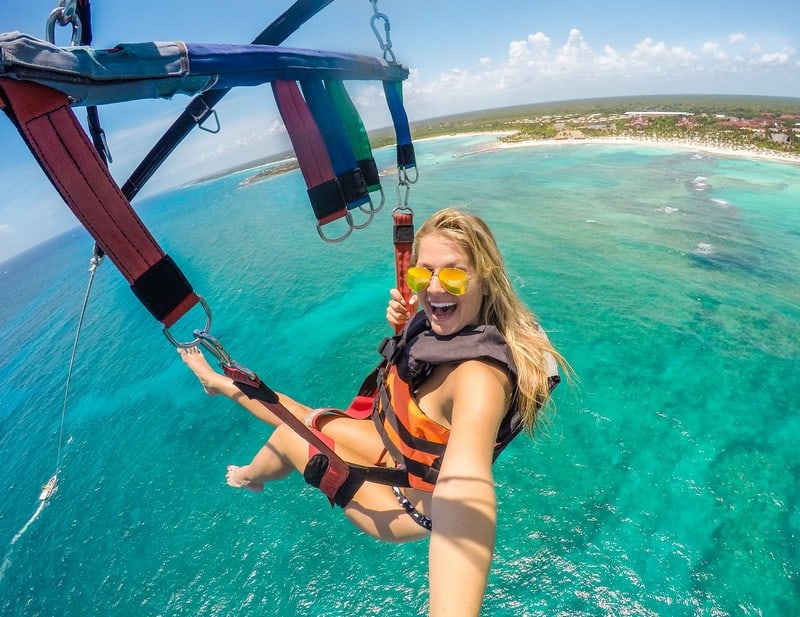 Tạp chí Du lịch Wanderlust Tips | Những món đồ công nghệ không thể thiếu khi du lịch biển