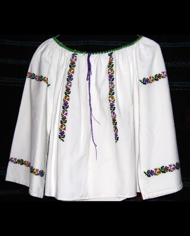 Tạp chí Du lịch Wanderlust Tips Những món quà mang đậm sắc màu Romania