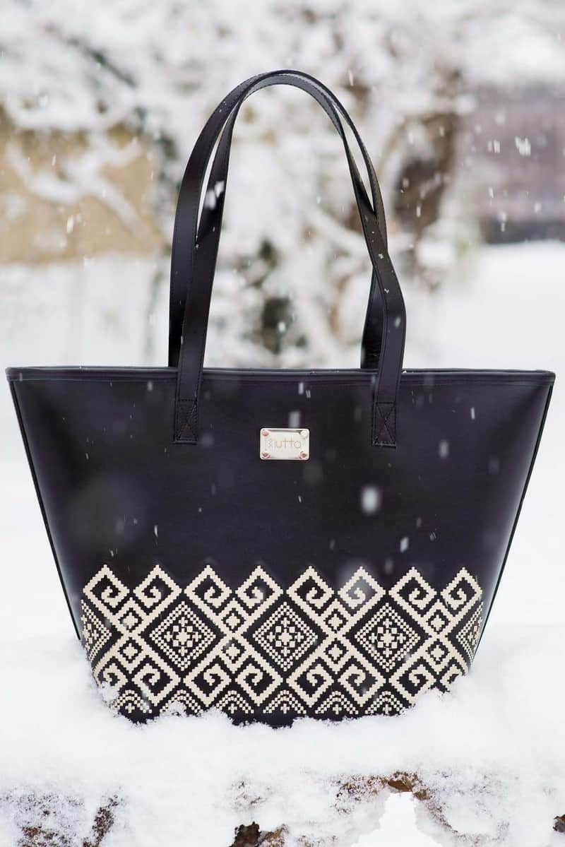 Tạp chí Du lịch Wanderlust Tips Những món quà mang đậm sắc màu Romania