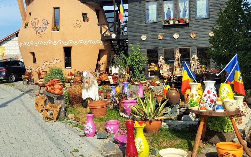 Tạp chí Du lịch Wanderlust Tips Những món quà mang đậm sắc màu Romania