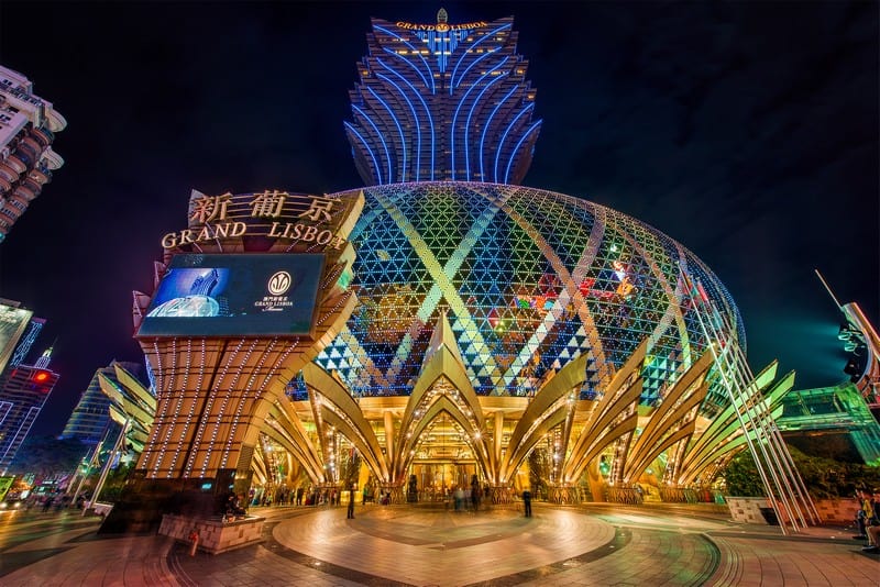 Tạp chí Du lịch Wanderlust Tips Rực rỡ Grand Lisboa giữa Macau hoa lệ
