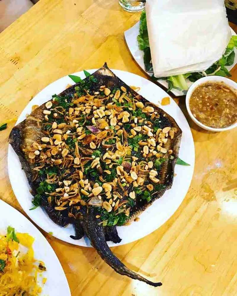 Tạp chí Du lịch Wanderlust Tips Về Đà Nẵng thưởng thức cá đuối nướng mỡ hành quên sầu