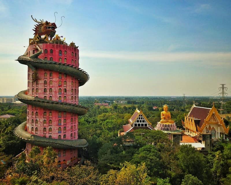Tạp chí Du lịch Wanderlust Tips | Wat Samphran: Ngôi chùa "độc nhất vô nhị" ở Thái Lan 