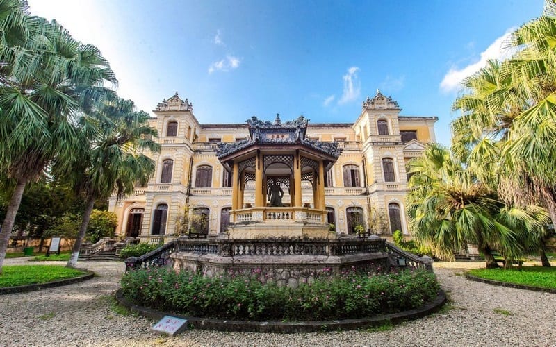 Tạp chí Du lịch Wanderlust Tips Cung An Định: Viên ngọc châu Âu giữa lòng xứ Huế