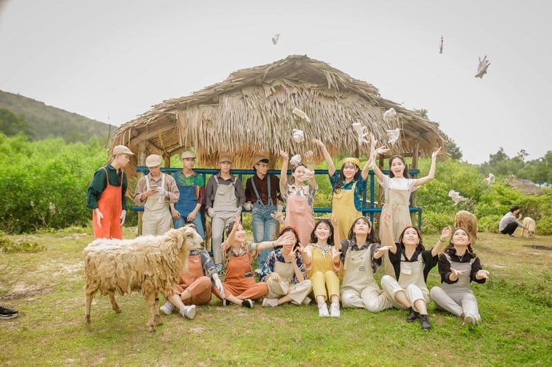 Tạp chí Du lịch Wanderlust Tips | Nông trại Yên Thành xứ Nghệ xanh mướt mắt trong bộ ảnh tình bạn