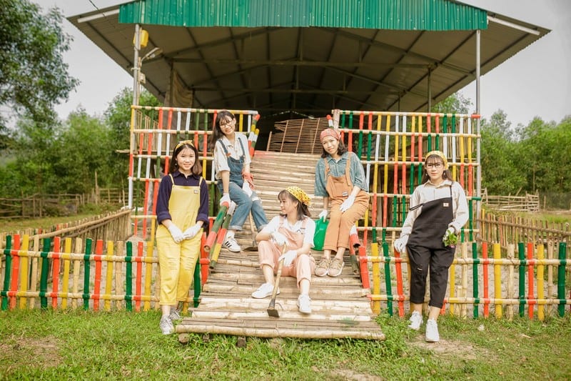 Tạp chí Du lịch Wanderlust Tips | Nông trại Yên Thành xứ Nghệ xanh mướt mắt trong bộ ảnh tình bạn