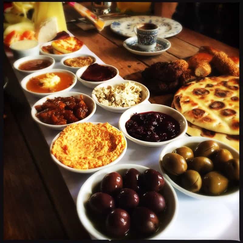 Tạp chí Du lịch Wanderlust Tips Ăn sáng như một vị vua ở Van, Thổ Nhĩ Kỳ