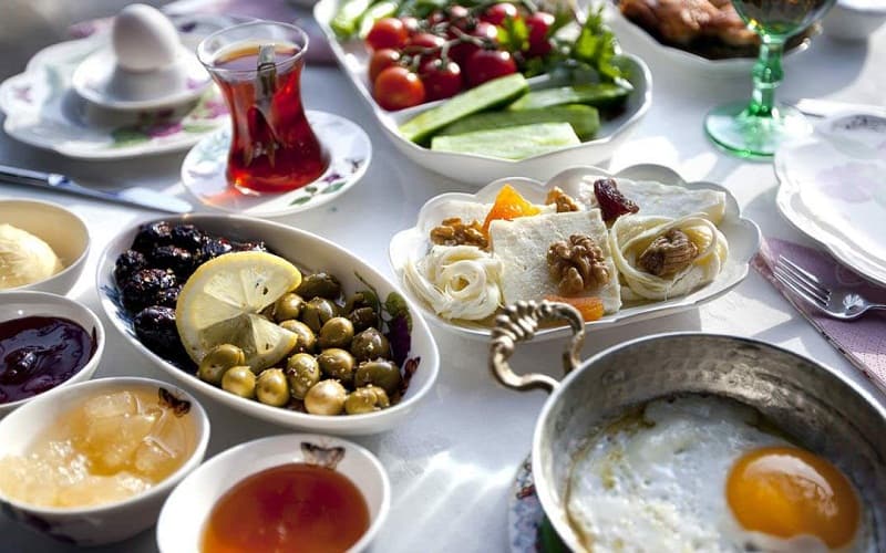 Tạp chí Du lịch Wanderlust Tips Ăn sáng như một vị vua ở Van, Thổ Nhĩ Kỳ