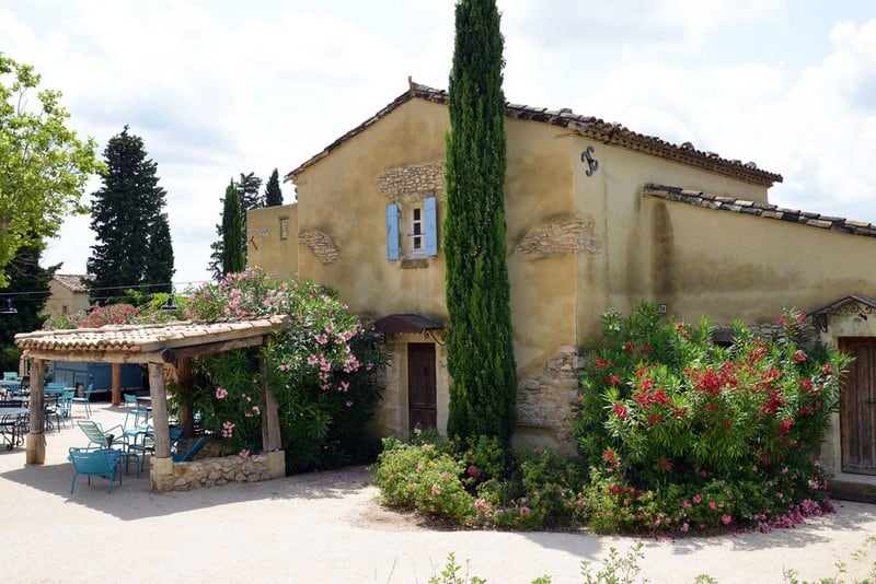 Tạp chí Du lịch Wanderlust Tips Bước vào không gian đầy tính nghệ thuật tại khách sạn Hameau des Baux